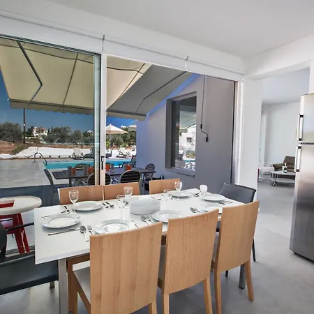Wunderschoene, Geraeumige Ferienvilla Mit Bbq Casa vacanze